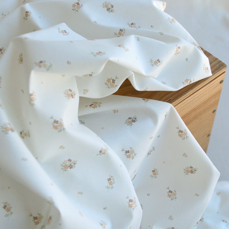 Laure - Popeline douce coton BIO organique fond blanc exclusif fleuri nature