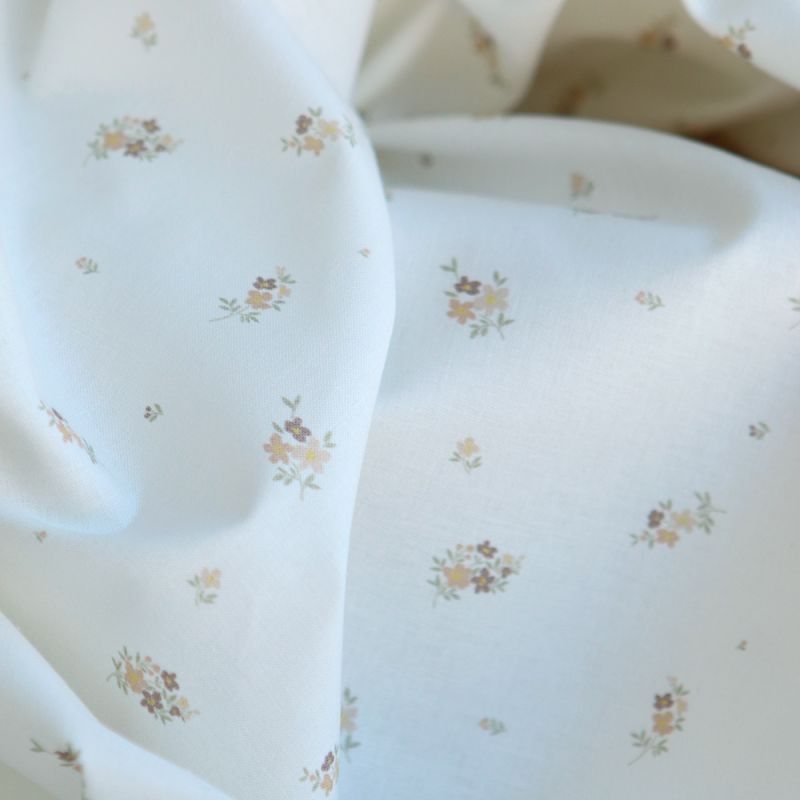 Laure - Popeline douce coton BIO organique fond blanc exclusif fleuri nature