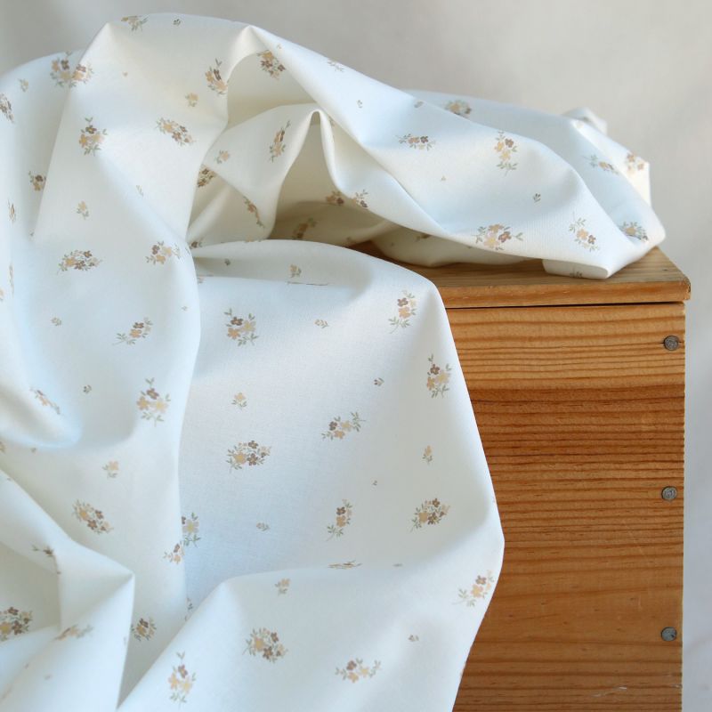 Laure - Popeline douce coton BIO organique fond blanc exclusif fleuri nature