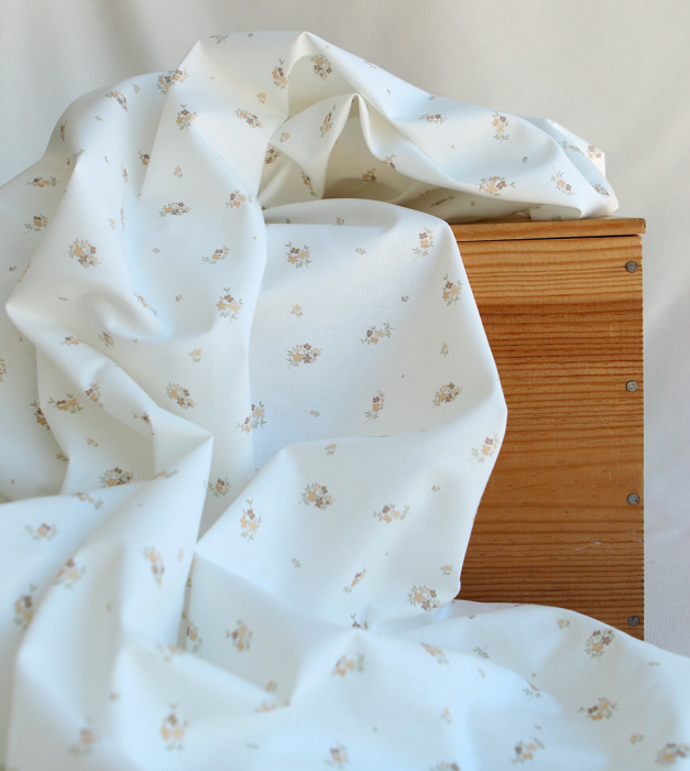 Laure - Popeline douce coton BIO organique fond blanc exclusif fleuri nature