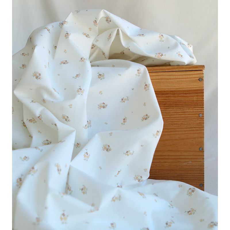 Laure - Popeline douce coton BIO organique fond blanc exclusif fleuri nature