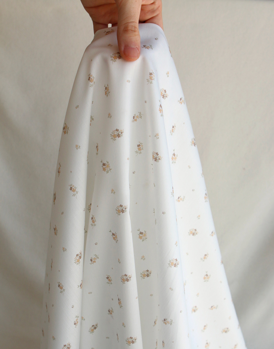 Laure - Batiste de coton douce à imprimé exclusif fleuri nature