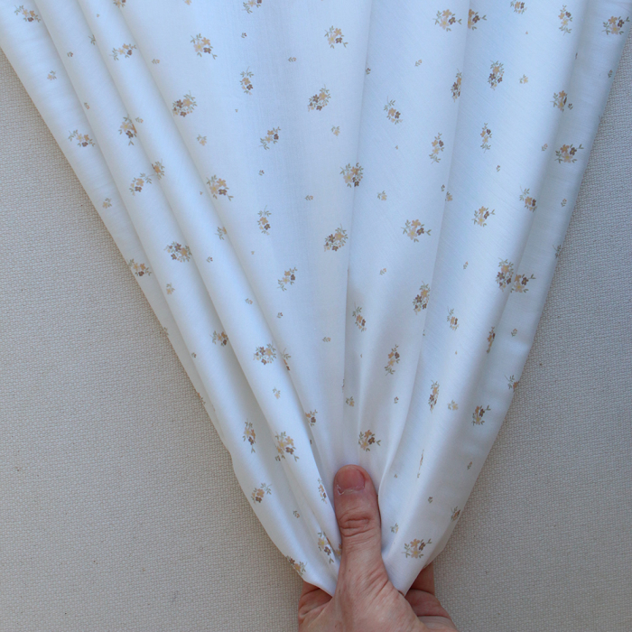 Laure - Batiste de coton douce à imprimé exclusif fleuri nature