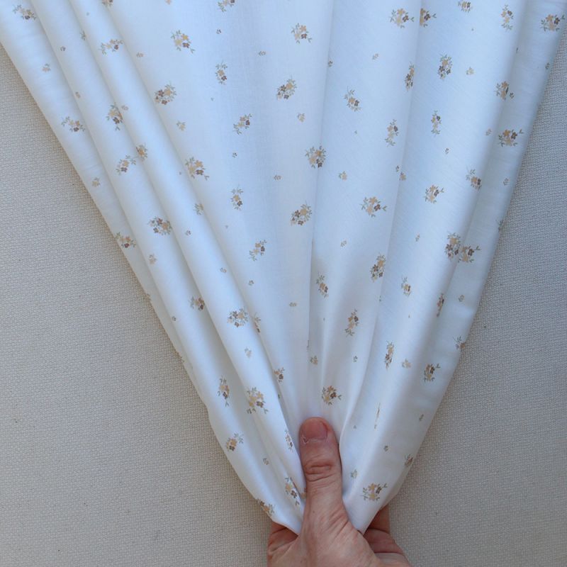 Laure - Batiste de coton douce à imprimé exclusif fleuri nature