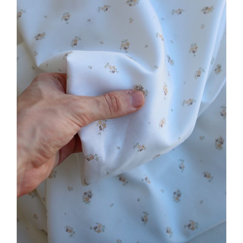 Laure - Batiste de coton douce à imprimé exclusif fleuri nature