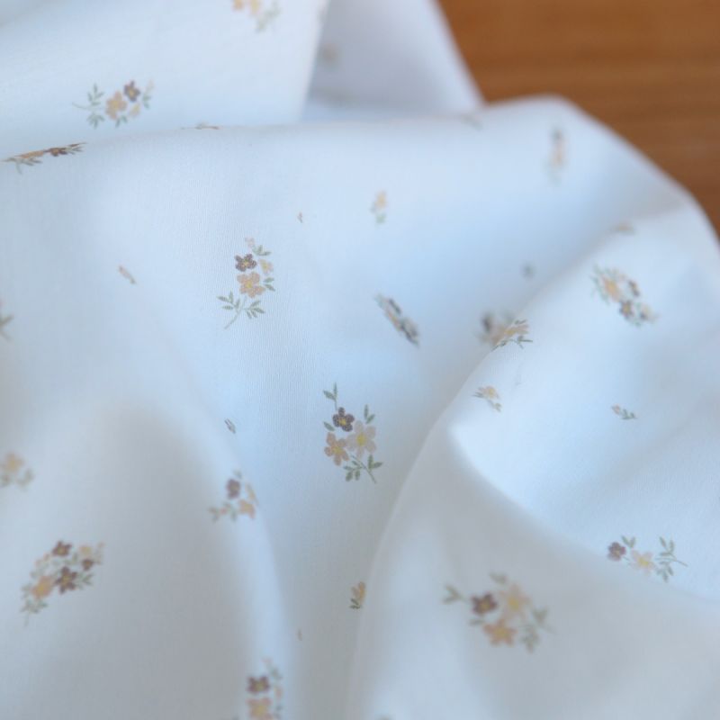 Laure - Batiste de coton douce à imprimé exclusif fleuri nature