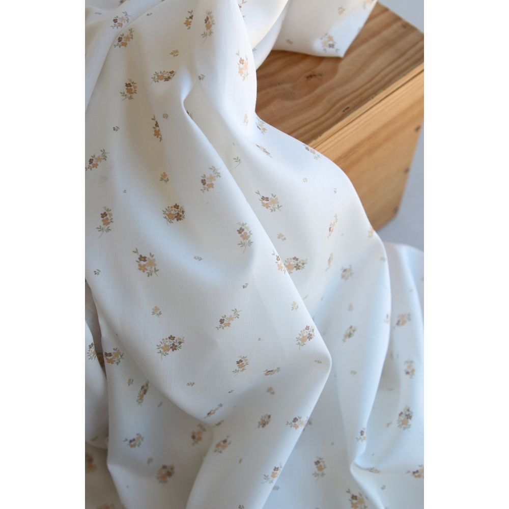 Laure - Batiste de coton douce à imprimé exclusif fleuri nature