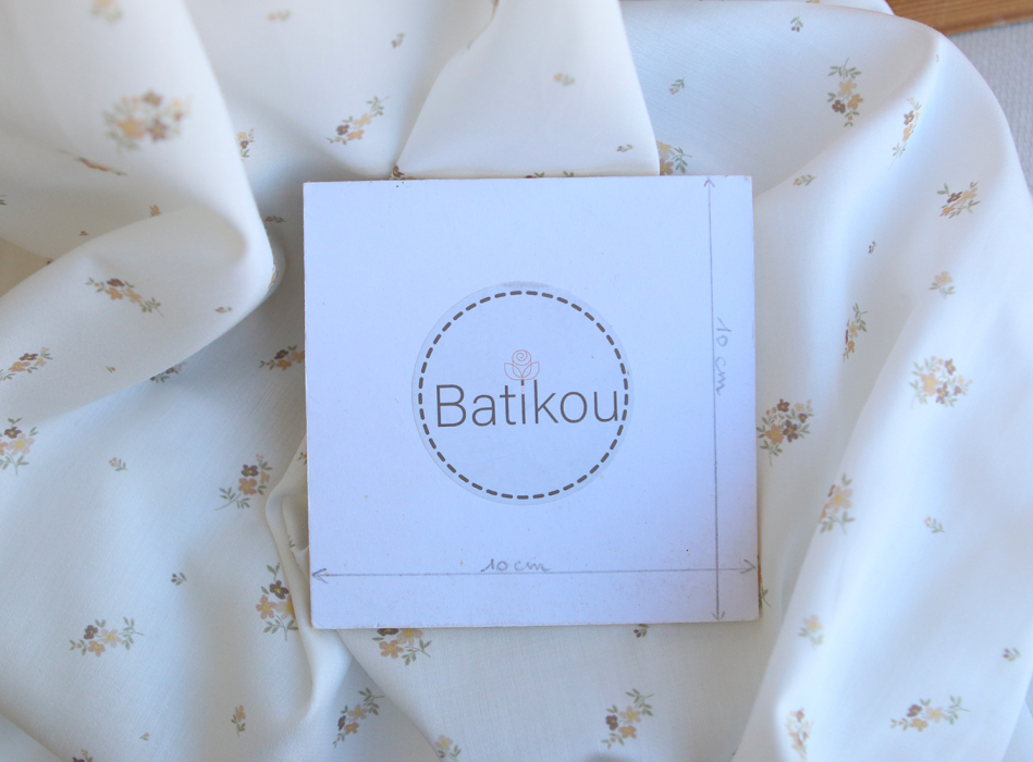 Laure - Batiste de coton douce à imprimé exclusif fleuri nature