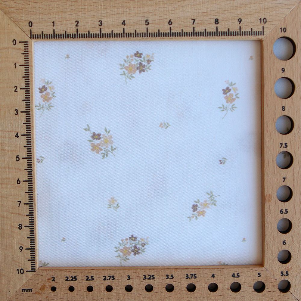 Laure - Batiste de coton douce à imprimé exclusif fleuri nature