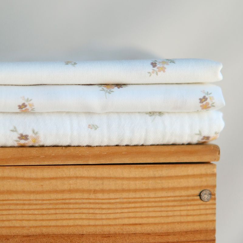 Laure - Batiste de coton douce à imprimé exclusif fleuri nature