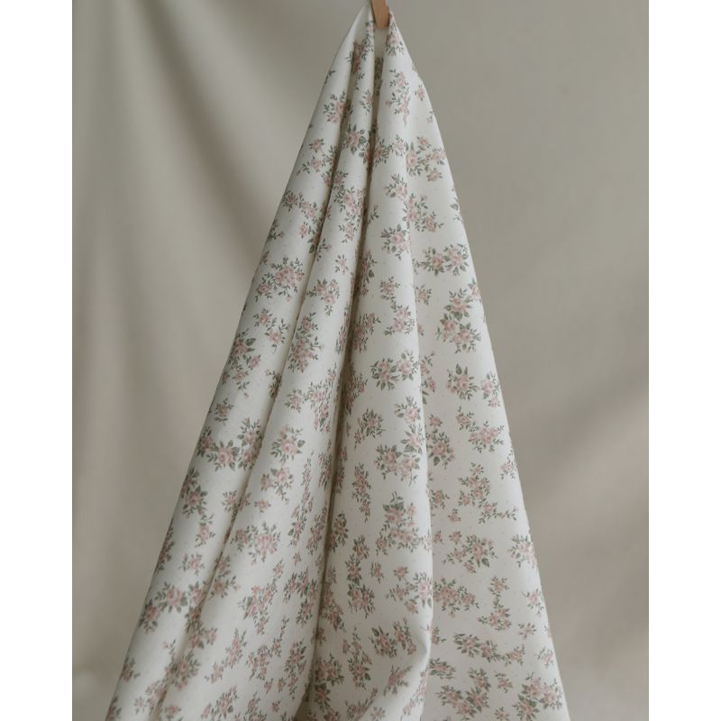 Lilou - Batiste de coton douce à imprimé exclusif fleuri vert et rose Lilou - Batiste de coton douce à imprimé exclusif fleuri vert et rose