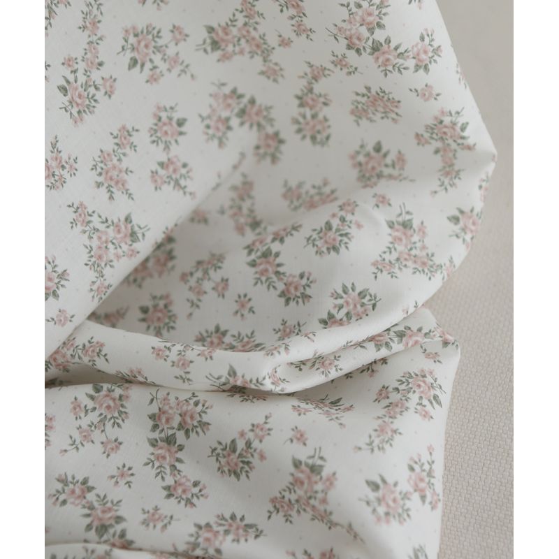 Lilou - Batiste de coton douce à imprimé exclusif fleuri vert et rose Lilou - Batiste de coton douce à imprimé exclusif fleuri vert et rose