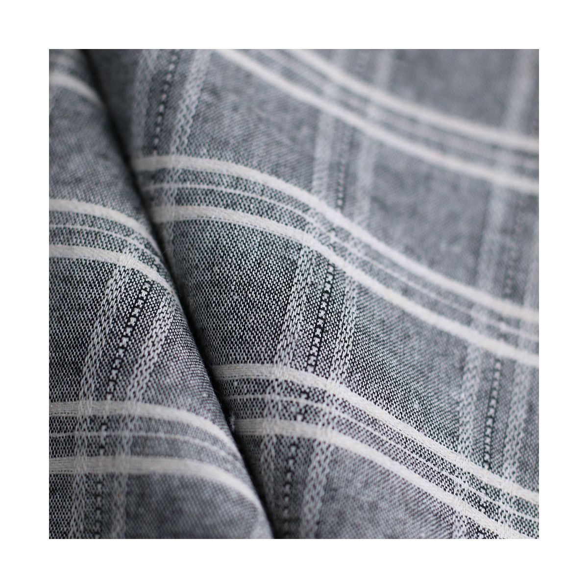 Tissu coton et viscose texturé quadrillage blanc et noir