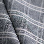 Tissu coton et viscose texturé quadrillage blanc et noir Tissu coton et viscose texturé quadrillage blanc et noir