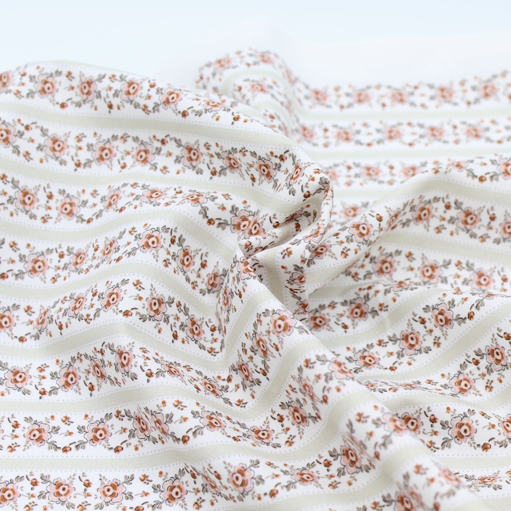 Popeline de coton imprimé fleuri vert tendre