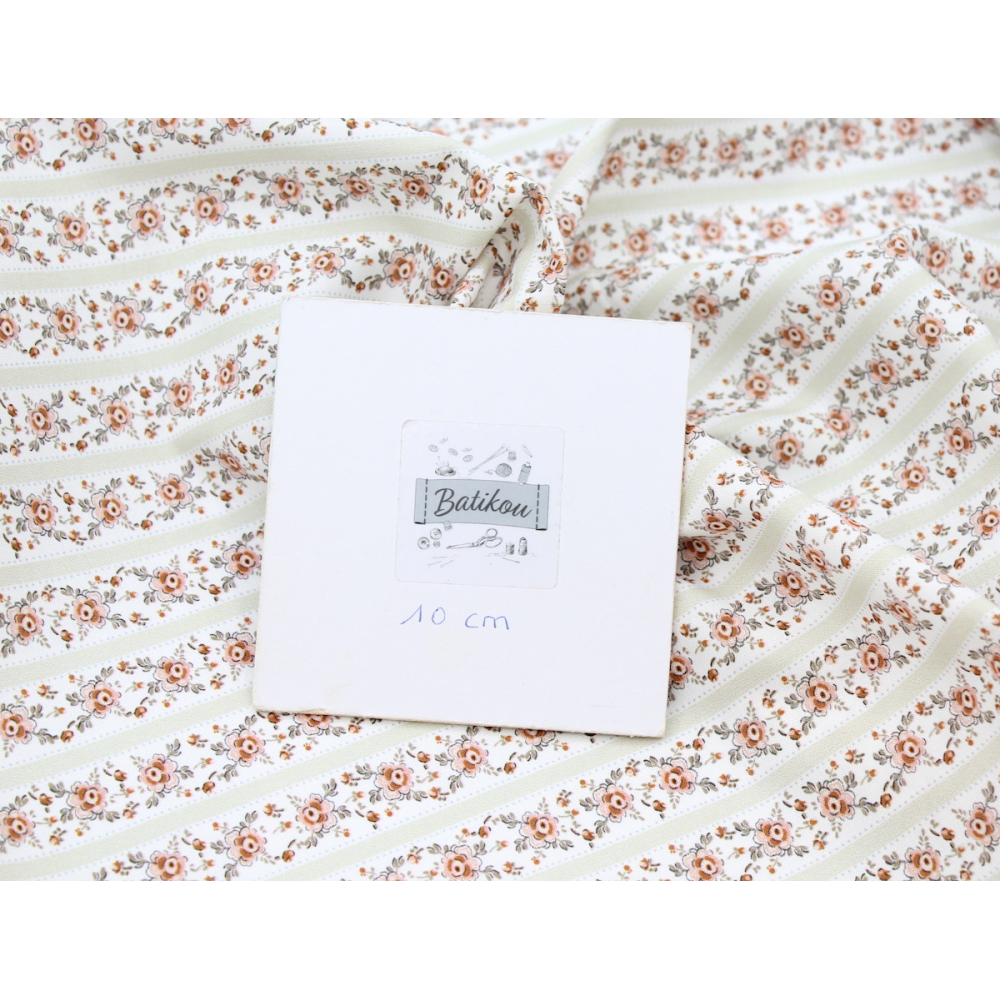 Popeline de coton imprimé fleuri vert tendre