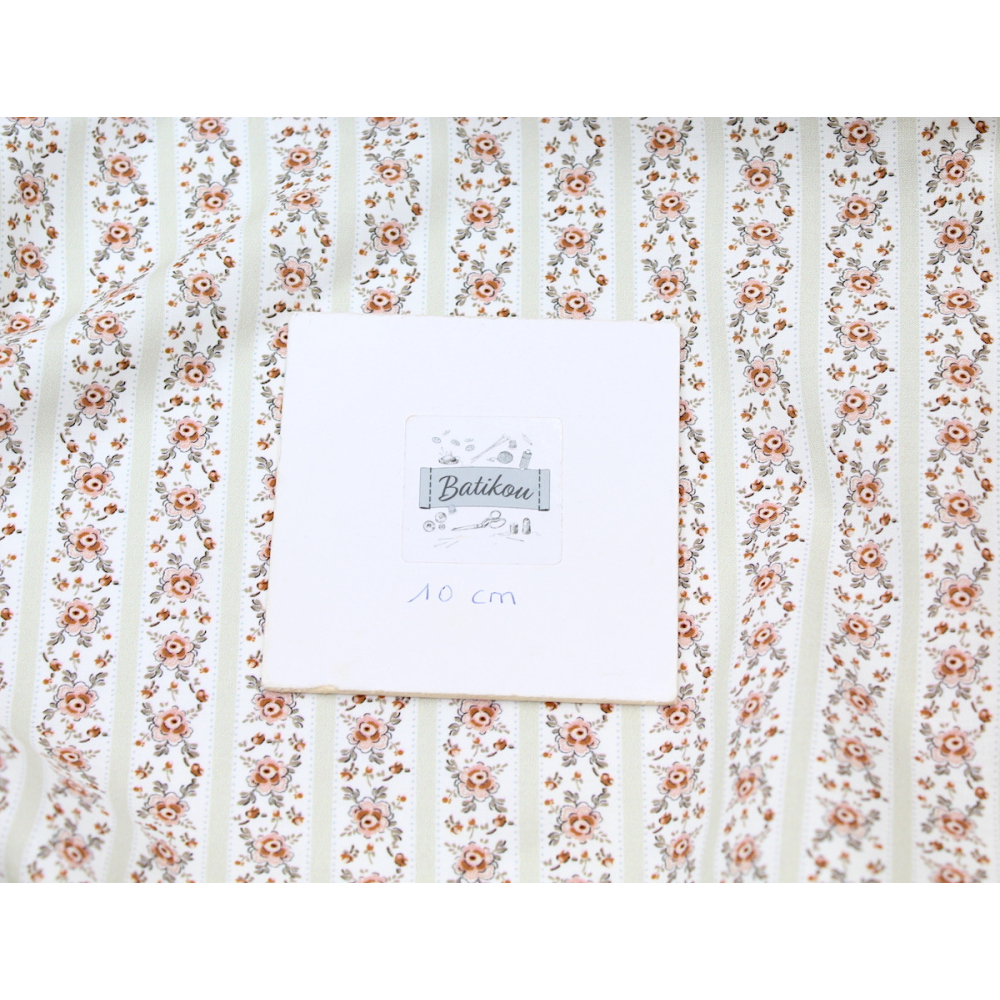 Popeline de coton imprimé fleuri vert tendre