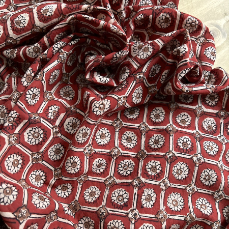 Tissu indien coton hand block traditionnel Rouge foncé Batikou - 1 Tissu indien coton hand block traditionnel Rouge foncé Batikou - 1