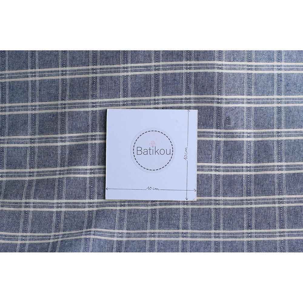 Tissu coton et viscose texturé quadrillage blanc et bleu marine