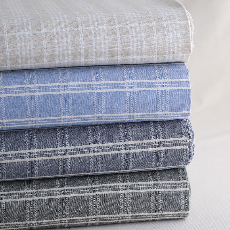 Tissu coton et viscose texturé quadrillage blanc et bleu marine