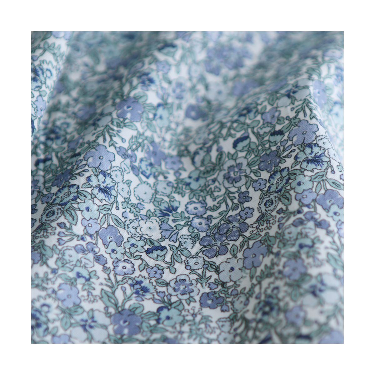 Opheline - Popeline douce coton organique fleuri bleu Opheline - Popeline douce coton organique fleuri bleu