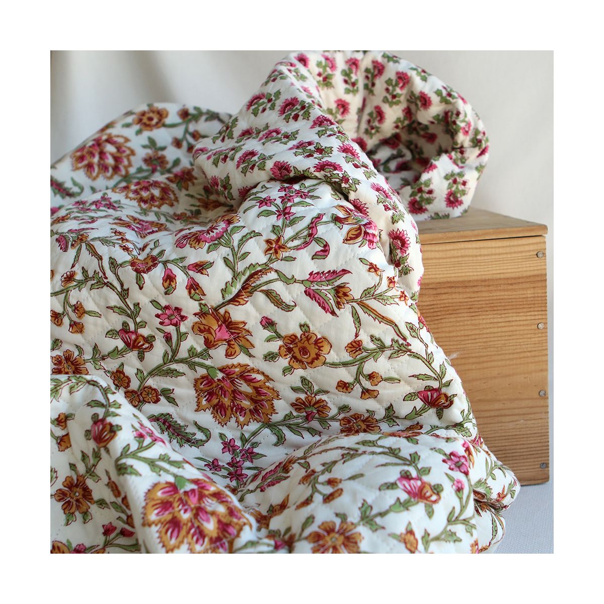 Jamila - Tissu indien matelassé double face coton hand block largeur 100cm Jamila - Tissu indien matelassé double face coton hand block largeur 100cm