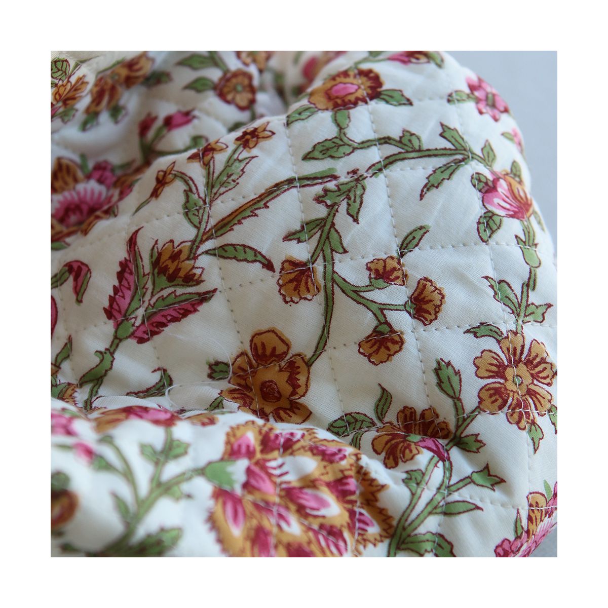 Jamila - Tissu indien matelassé double face coton hand block largeur 100cm Jamila - Tissu indien matelassé double face coton hand block largeur 100cm