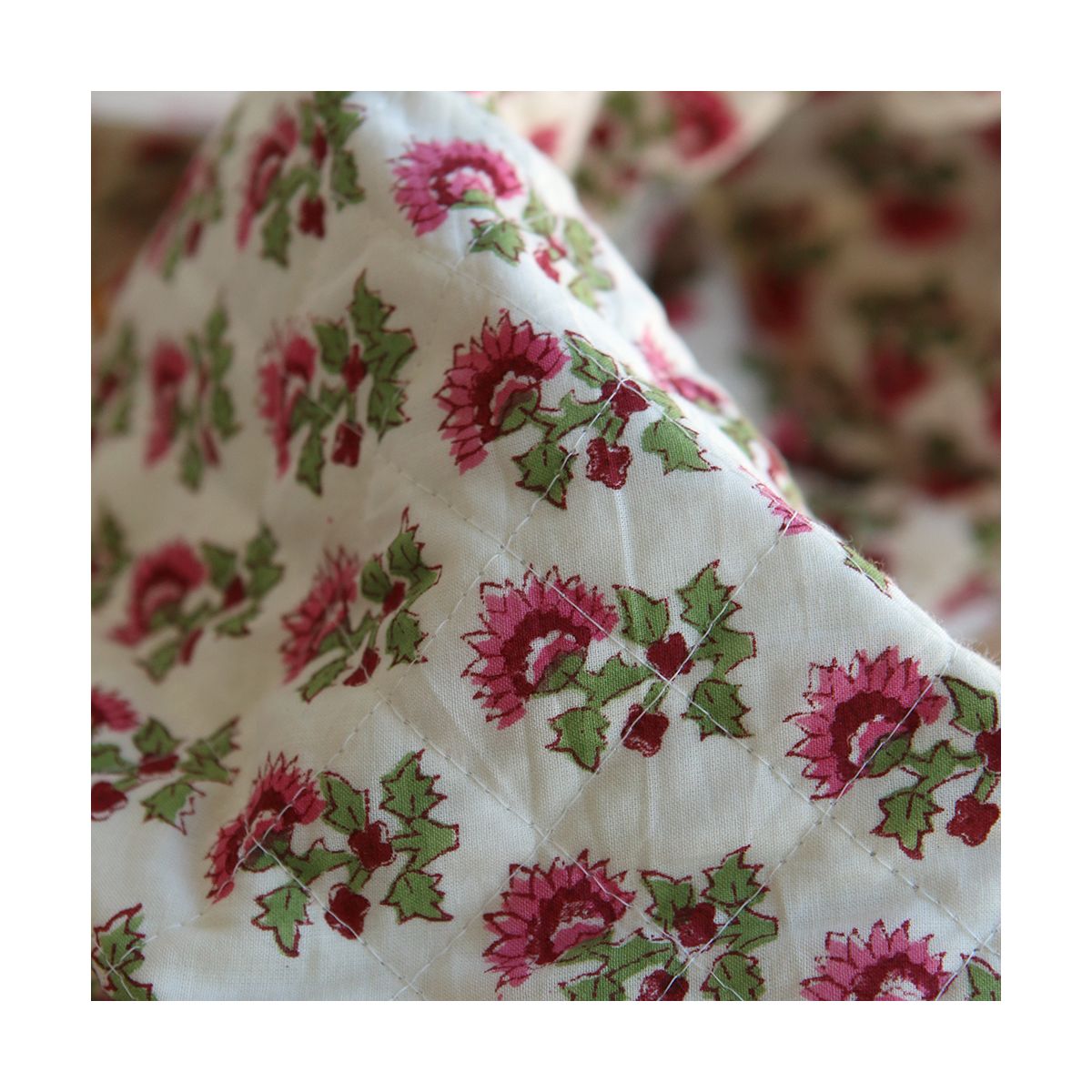 Jamila - Tissu indien matelassé double face coton hand block largeur 100cm Jamila - Tissu indien matelassé double face coton hand block largeur 100cm