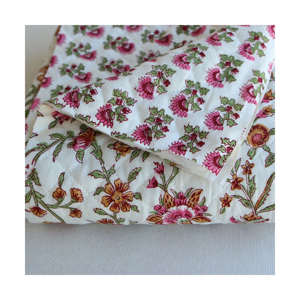 Jamila - Tissu indien matelassé double face coton hand block largeur 100cm Jamila - Tissu indien matelassé double face coton hand block largeur 100cm