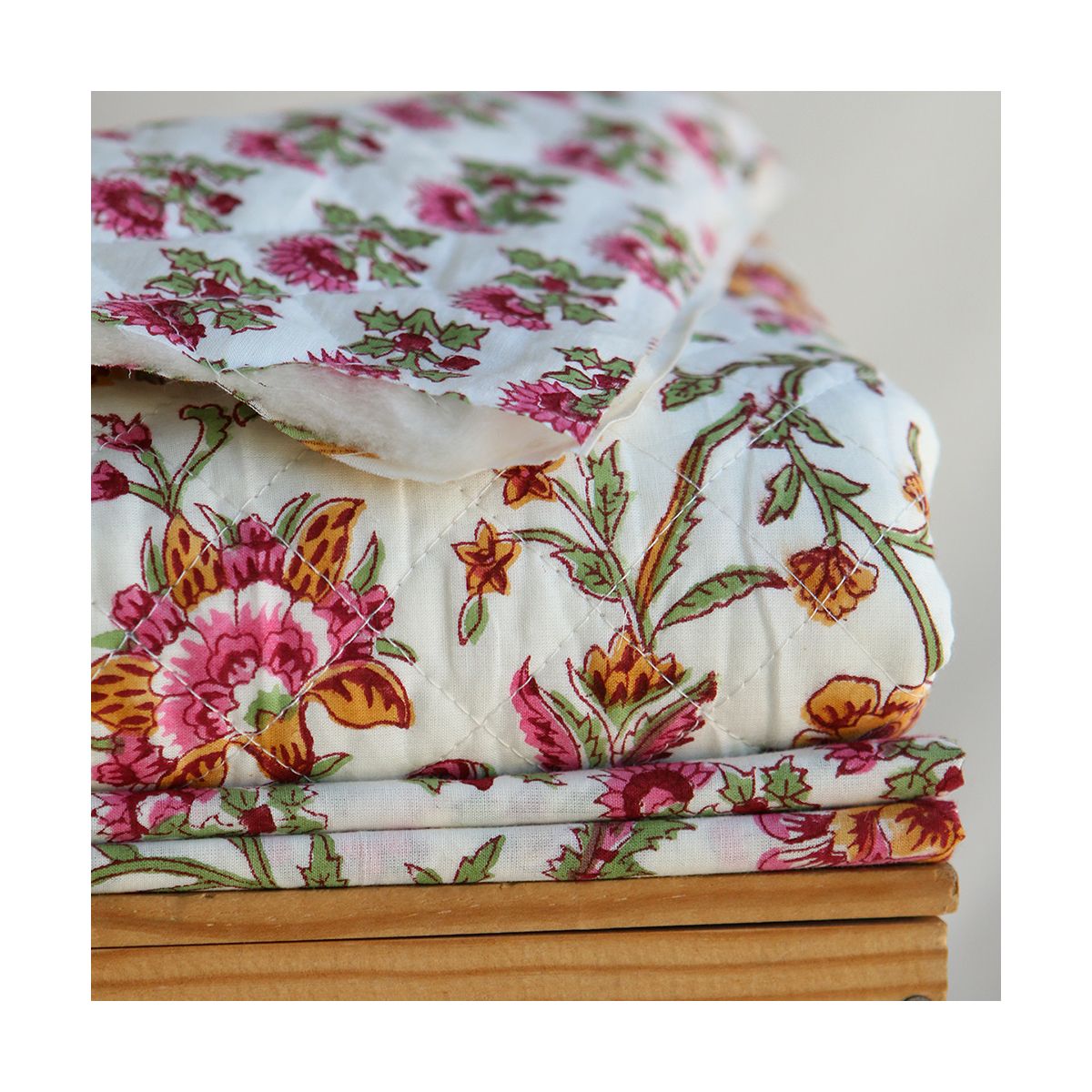 Jamila - Tissu indien matelassé double face coton hand block largeur 100cm Jamila - Tissu indien matelassé double face coton hand block largeur 100cm