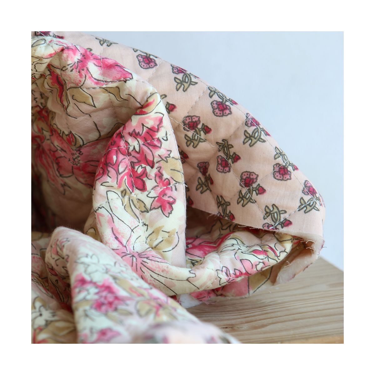 copy of Jamila - Tissu indien matelassé double face coton hand block largeur 100cm copy of Jamila - Tissu indien matelassé double face coton hand block largeur 100cm