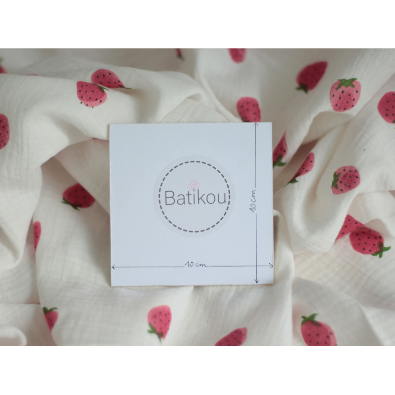 Dora - Double gaze de coton blanc motif fraises rosées