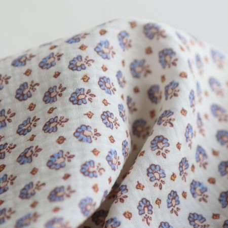 Leela - Double gaze de coton motif fleuri fond écru