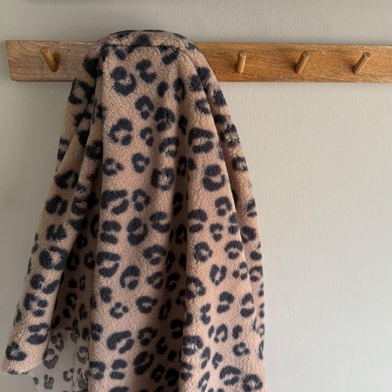 Teddy / moumoute bouclé / sherpa fond marron glacé léopard Graou