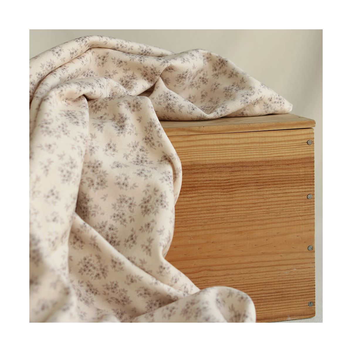 Soumeya - Sweat mélange de coton bouclettes motif exclusif Soumeya taupe Soumeya - Sweat mélange de coton bouclettes motif exclusif Soumeya taupe