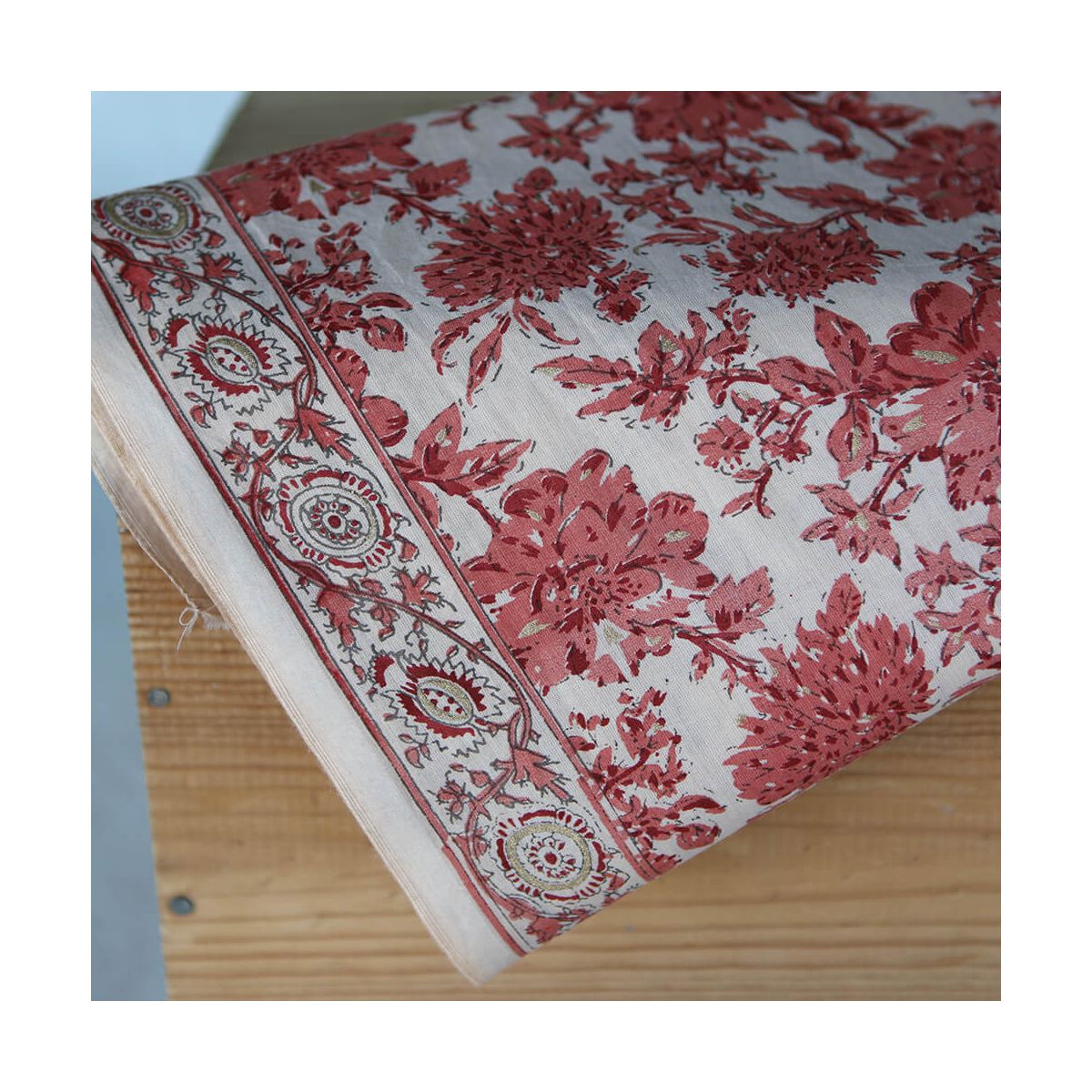 Anjali - Tissu indien coton hand block traditionnel touches de doré Anjali - Tissu indien coton hand block traditionnel touches de doré