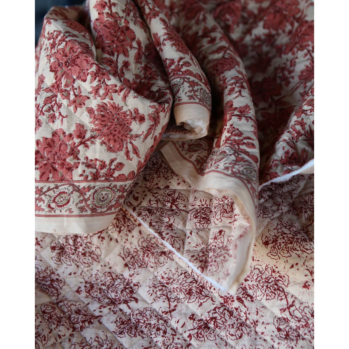 Anjali - Tissu indien matelassé double face coton hand block largeur 100cm Anjali - Tissu indien matelassé double face coton hand block largeur 100cm