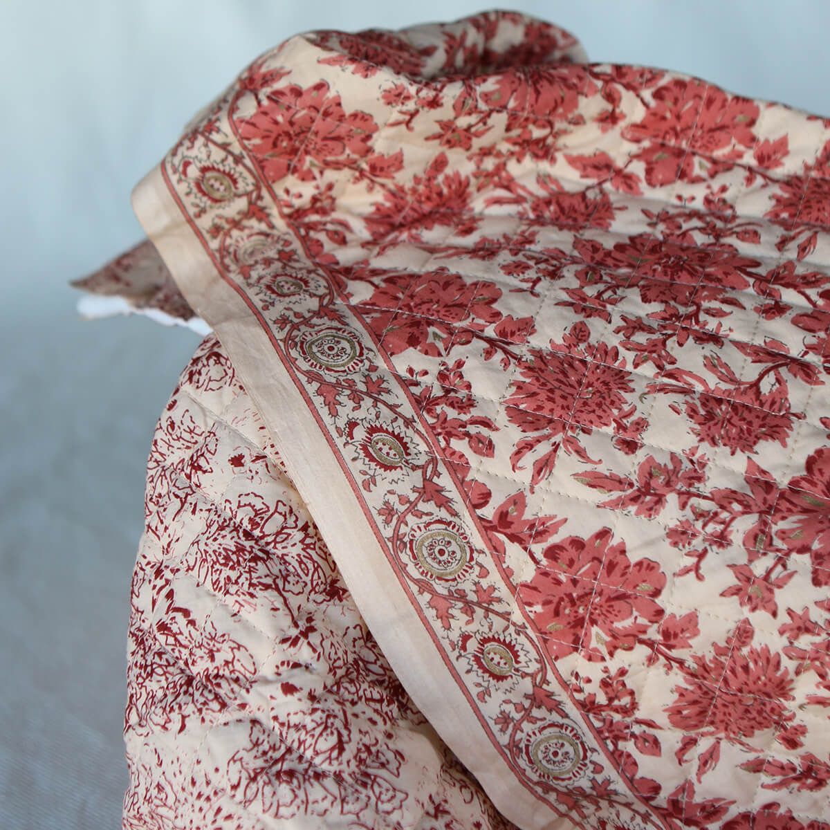 Anjali - Tissu indien matelassé double face coton hand block largeur 100cm Anjali - Tissu indien matelassé double face coton hand block largeur 100cm