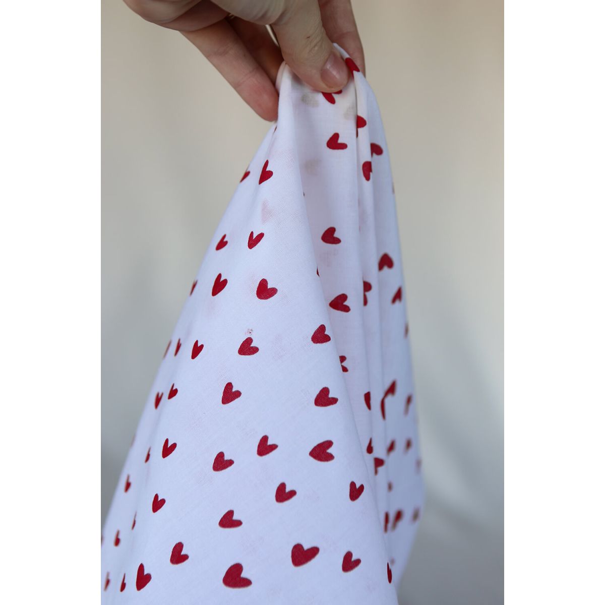 Dil / coeurs rouges - Tissu indien coton hand block traditionnel Dil / coeurs rouges - Tissu indien coton hand block traditionnel
