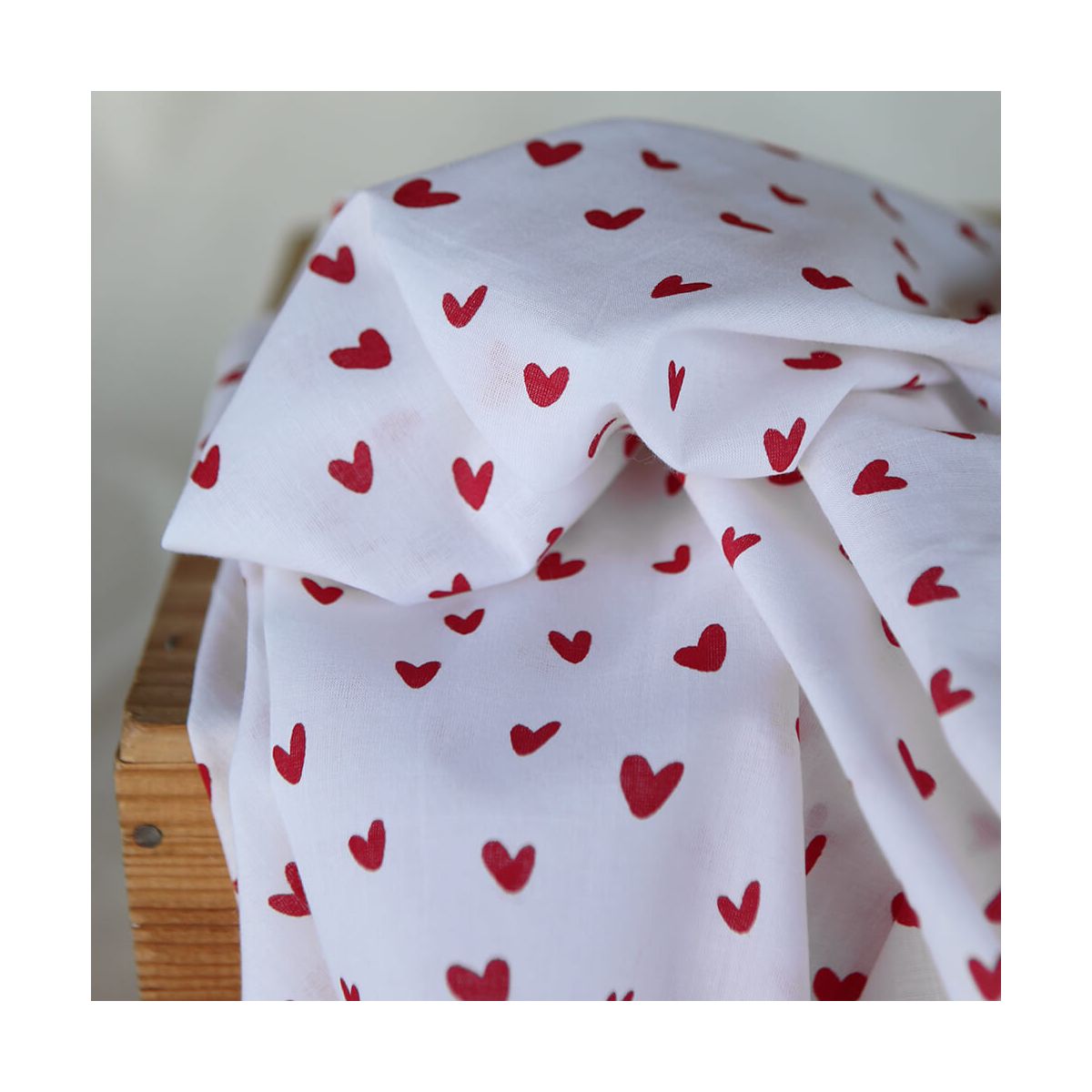 Dil / coeurs rouges - Tissu indien coton hand block traditionnel Dil / coeurs rouges - Tissu indien coton hand block traditionnel