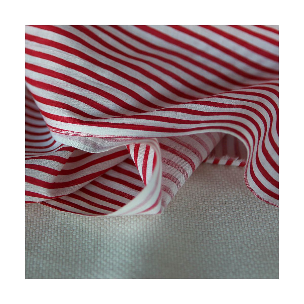 Rayures rouge - Tissu indien coton hand block traditionnel Rayures rouge - Tissu indien coton hand block traditionnel