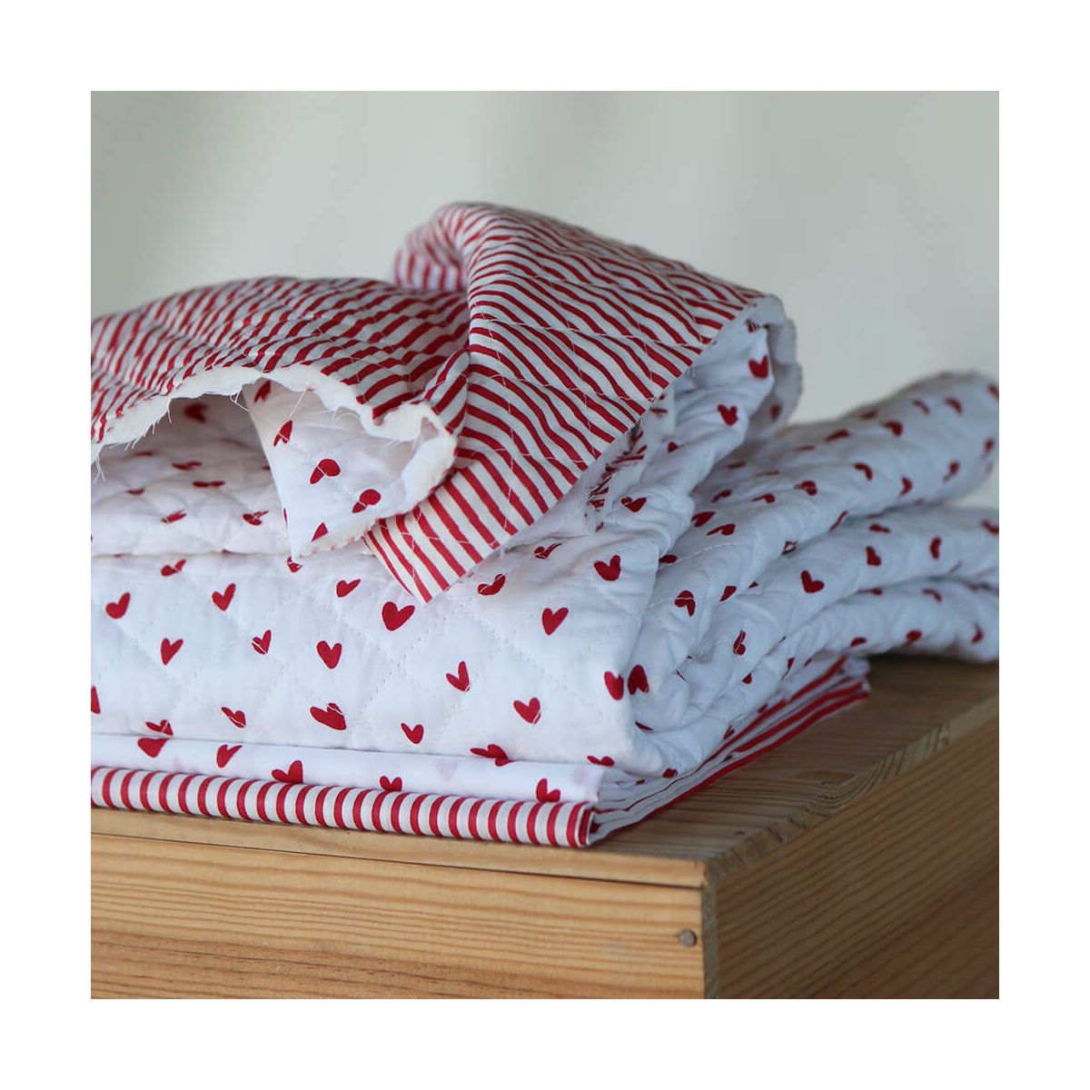 Dil / coeurs rouges - Tissu indien matelassé double face coton hand block largeur 100cm