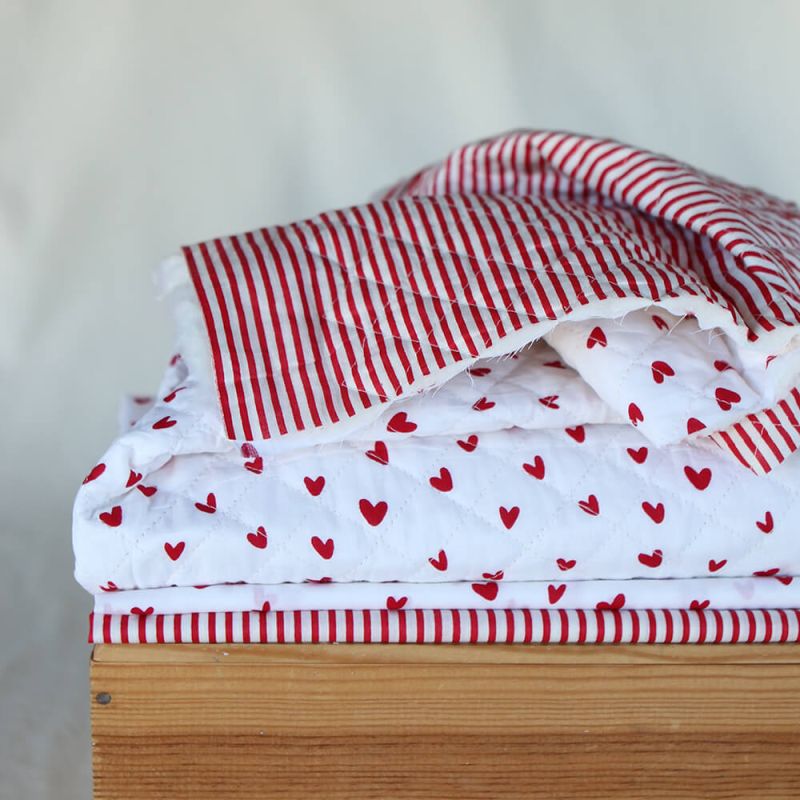 Dil / coeurs rouges - Tissu indien matelassé double face coton hand block largeur 100cm