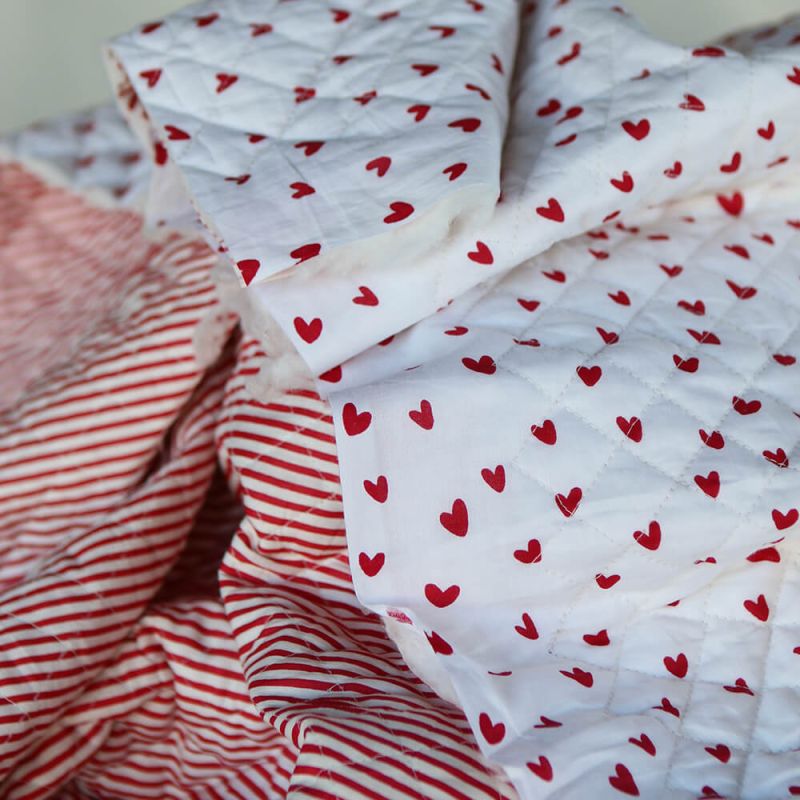 Dil / coeurs rouges - Tissu indien matelassé double face coton hand block largeur 100cm