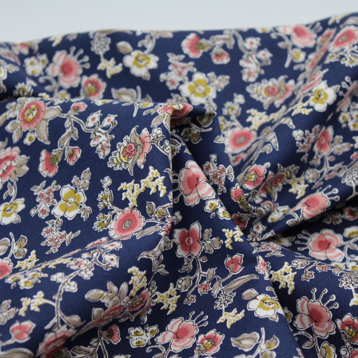 Tissu twill de coton organique imprimé fleuri bleu marine