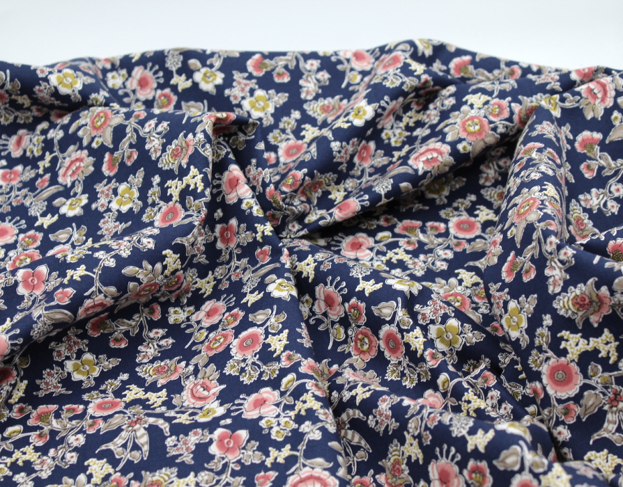 Tissu twill de coton organique imprimé fleuri bleu marine