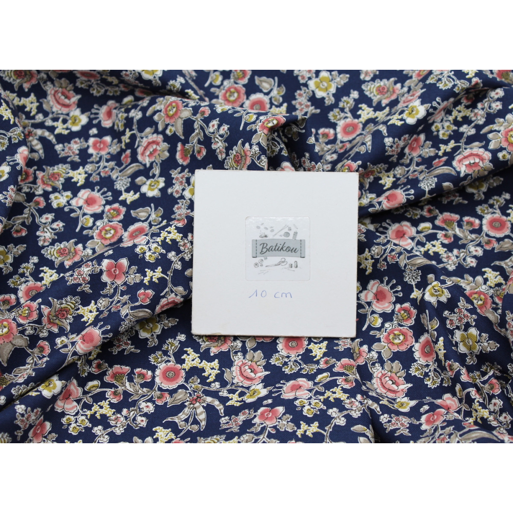 Tissu twill de coton organique imprimé fleuri bleu marine
