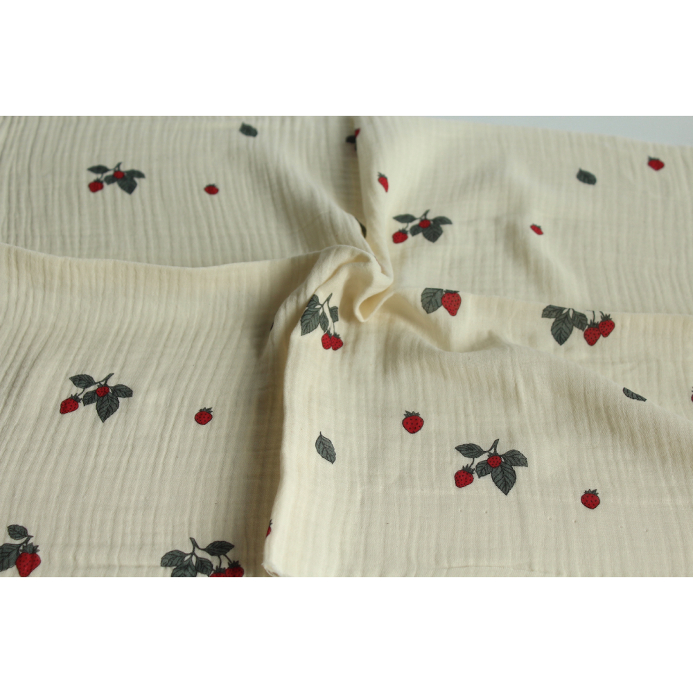 Double gaze de coton BIO écru motif exclusif fraises