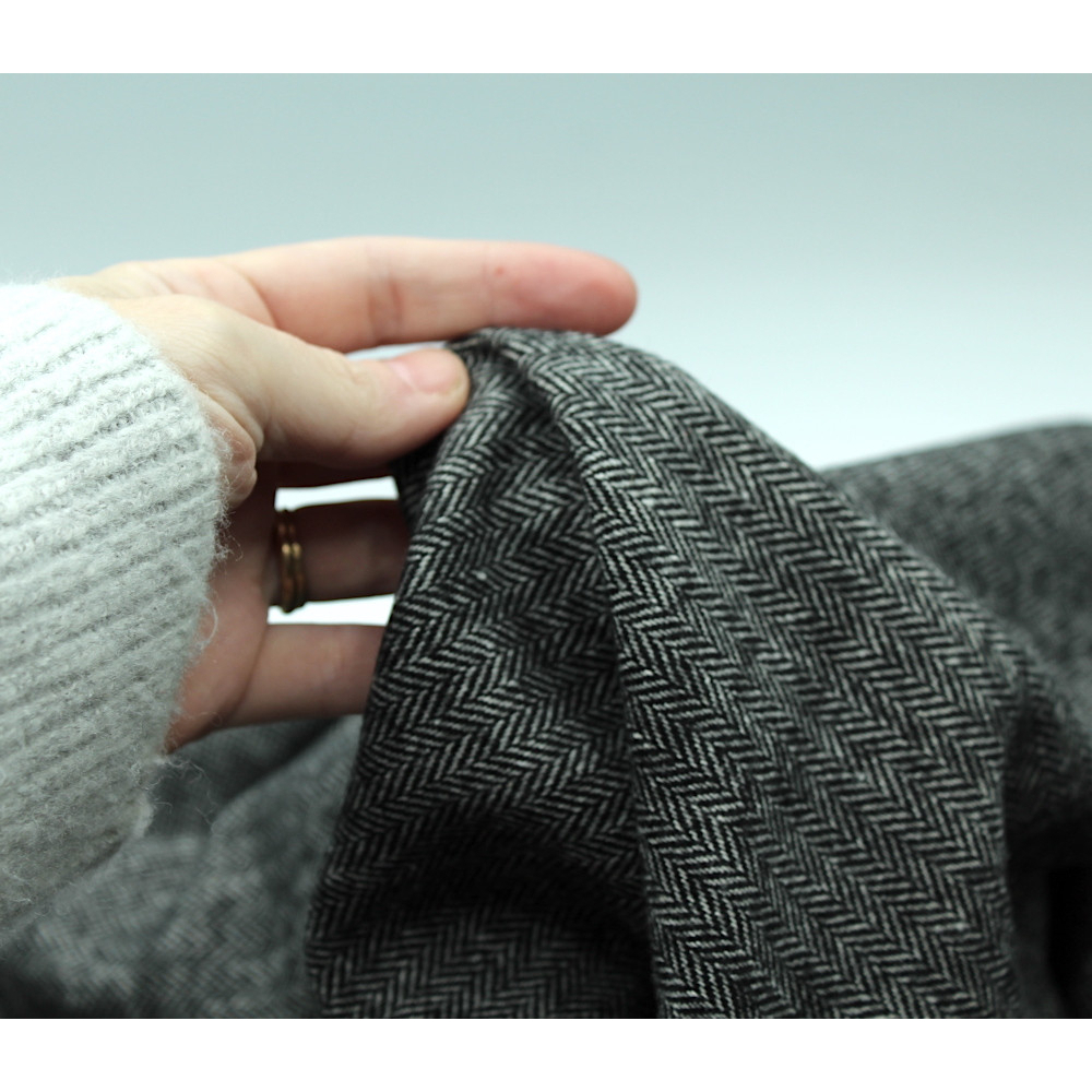 Tissu chevrons texturé coton / laine coloris noir Batikou - 2
