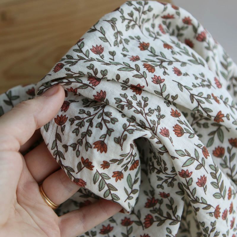 Madeleine - Double gaze de coton fond écru motif fleuri